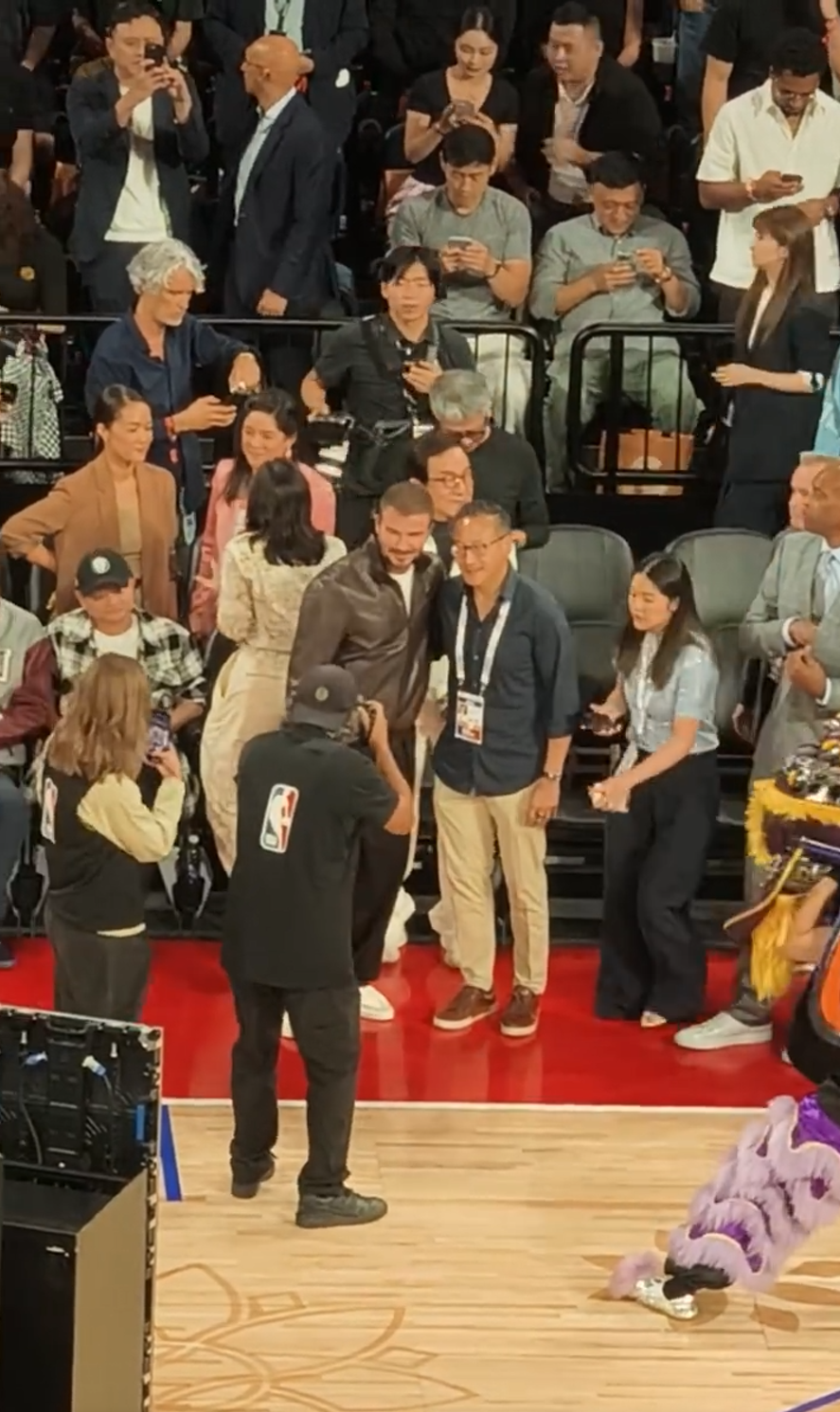 XJRNo, 牛尔逼之, 观察到成龙 XJRNo, 牛尔逼之, 观察到成龙